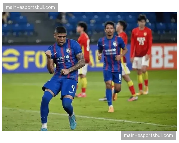 朗斯65%控球率难破密集防守，下半场边路突击成战术转折点